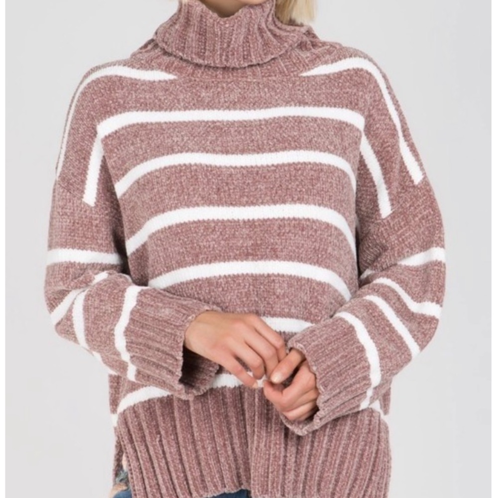 Stripped high- low Turtleneck Sweater
